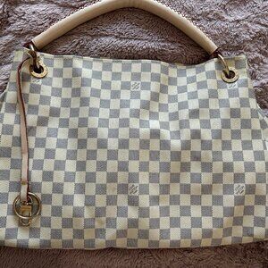Louis Vuitton Artsy MM